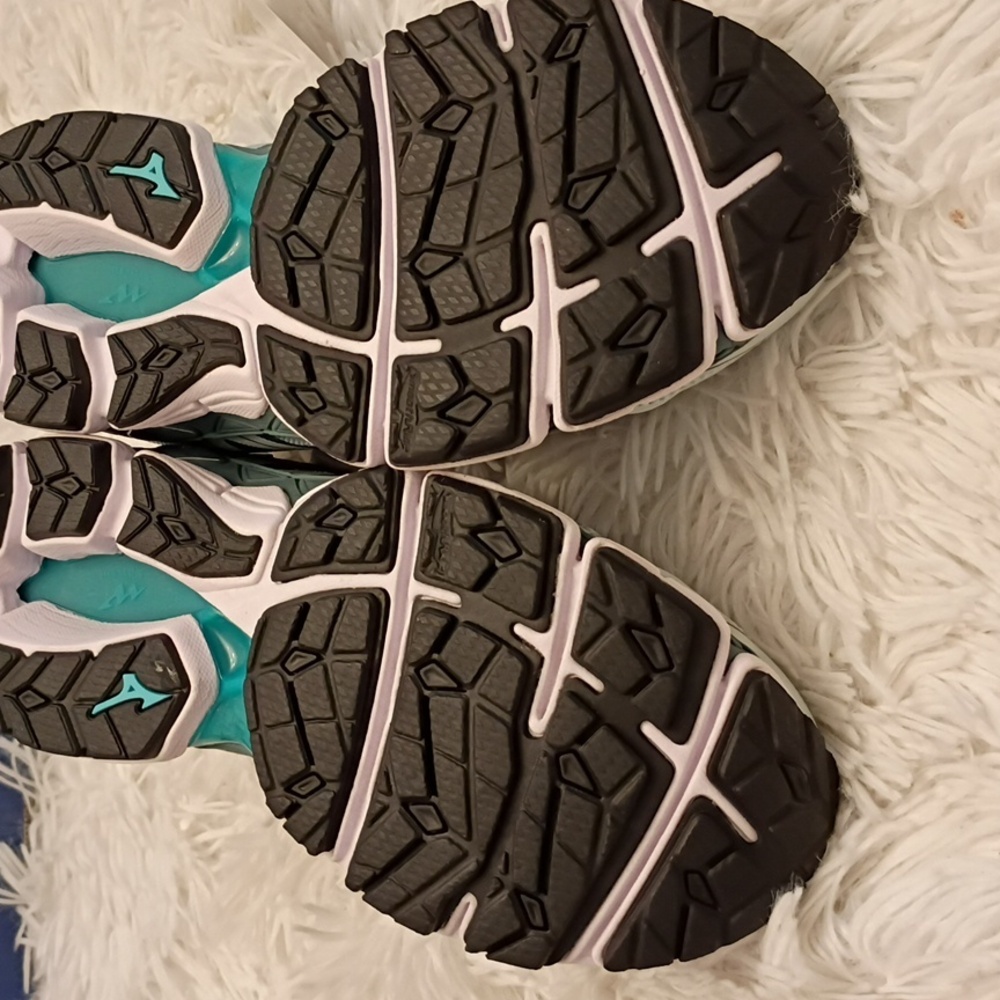 Mizuno Wave Sky 2 Women's Sz 6.5 Running Shoes ๐ ๐ - Picture 7 of 12